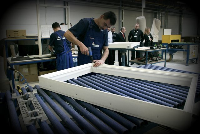 Polskie firmy zajmujące się stolarką okienną podbijają całą Europę. Nasze rozwiązania techniczne są najlepsze, a przy tym mamy konkurencyjne ceny, dzięki temu jesteśmy liderem tego rynku.