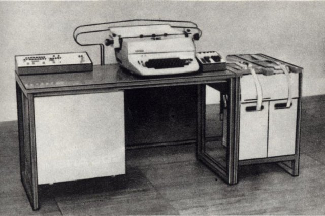Komputery Mera powstawały w Polsce w latach 70., wtedy gdy rozpoczęły się prace nad językiem Loglan'82.