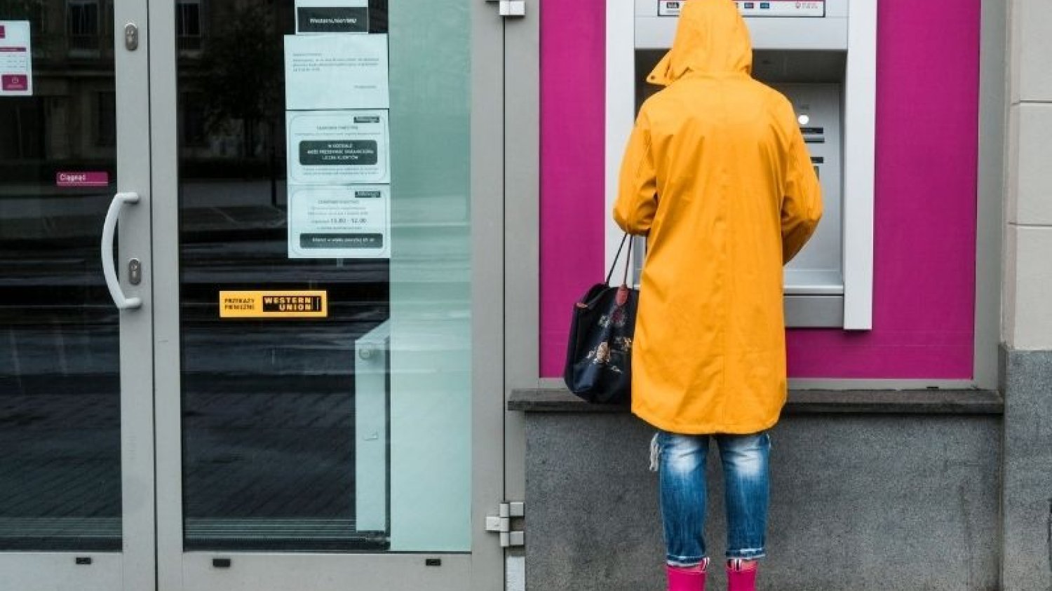 Znakomita większość Polaków jest przeciwna ujemnemu oprocentowaniu.