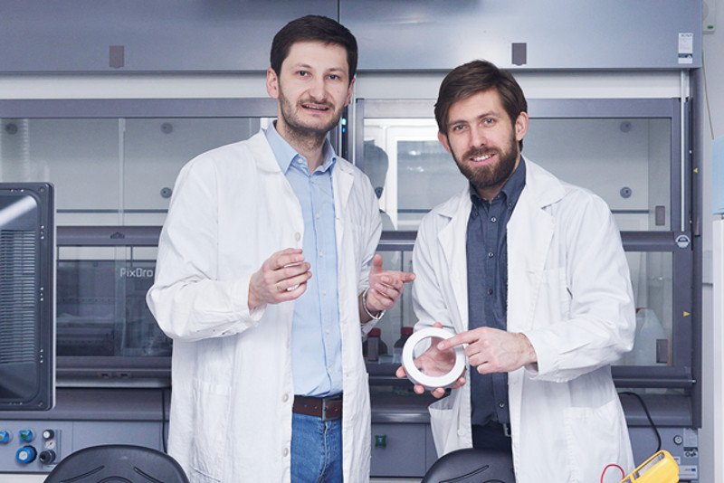 Od lewej Filip Granek oraz Zbigniew Rozynek. Twórcy technologii, która przełamie monopol Chińczyków.