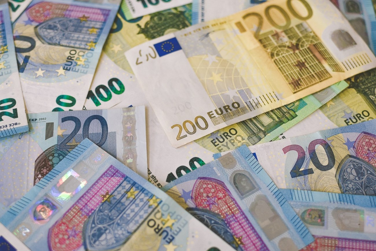 EU money for the regulation  of law? The poll showed what Poles and Germans think about it