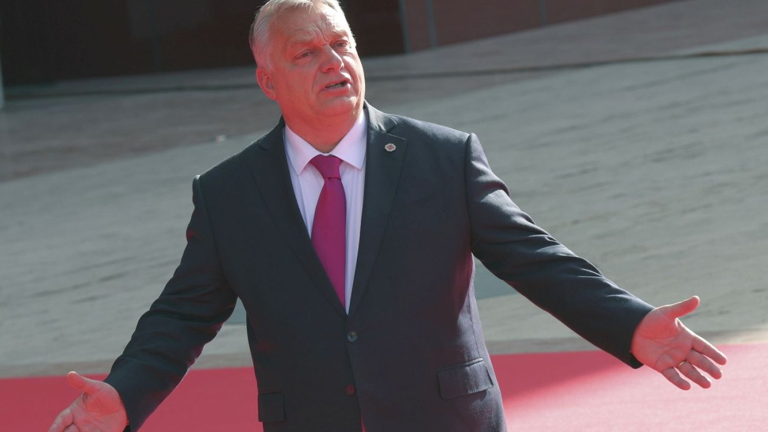 Na Węgrzech inflacja zerwała się ze smyczy, ceny paliw idą w górę, a na stacjach nie ma czego tankować. - To nie moja wina - mówi Orbán
