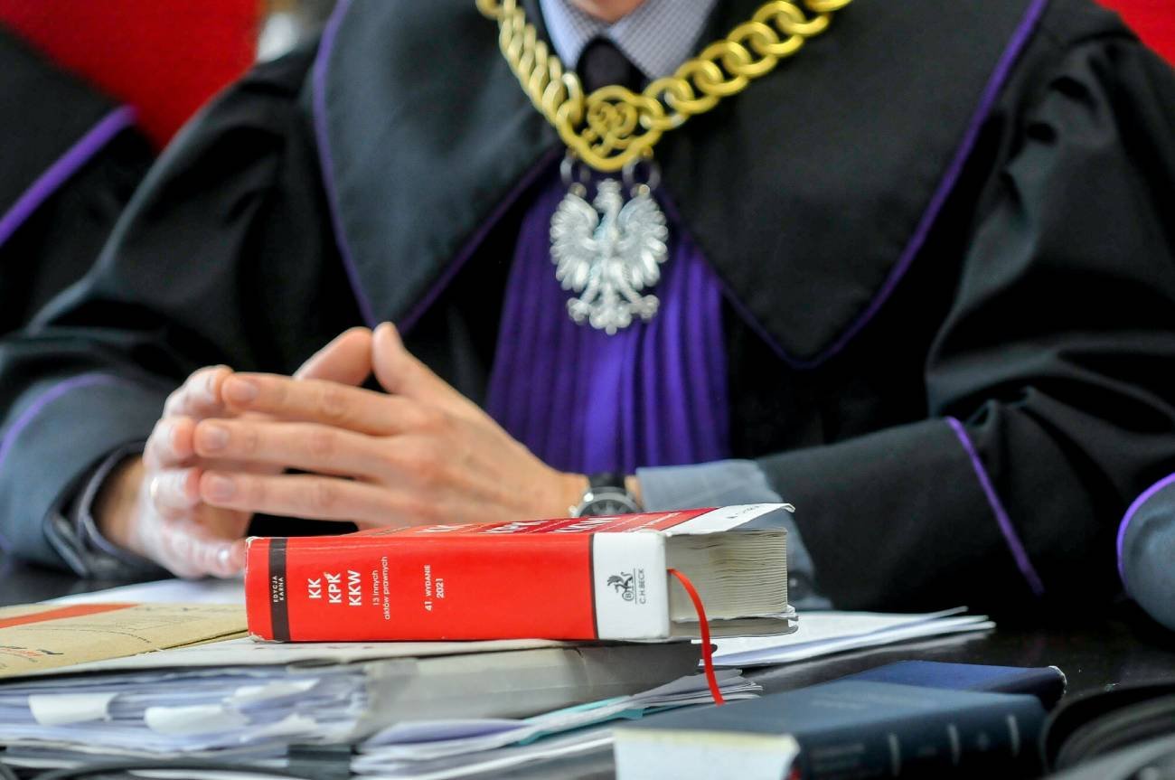 Sędzia przy ogłaszaniu wyroku