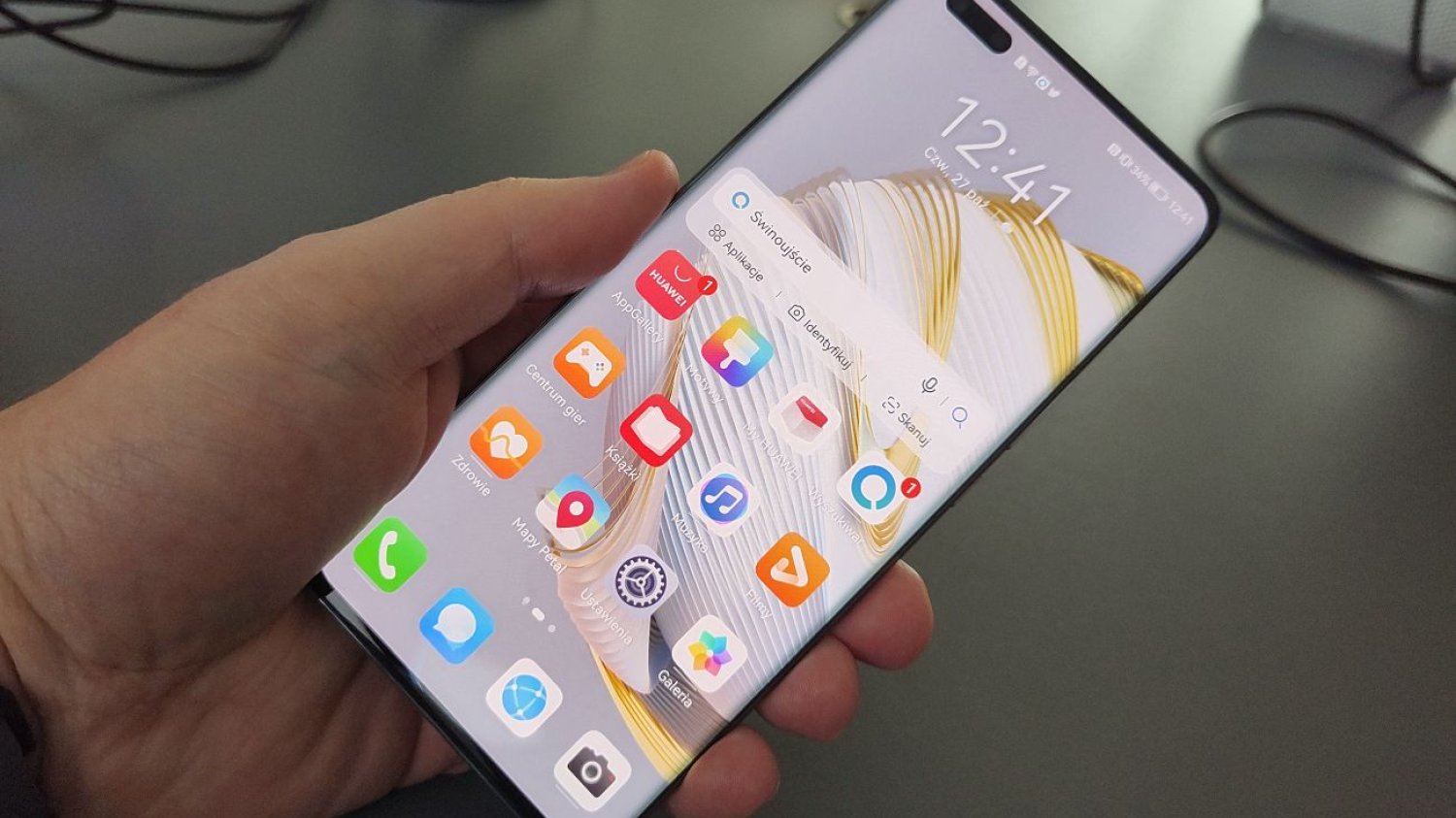 Huawei nova 10 Pro - jeśli co 5 minut robisz selfie, to właśnie telefon dla ciebie