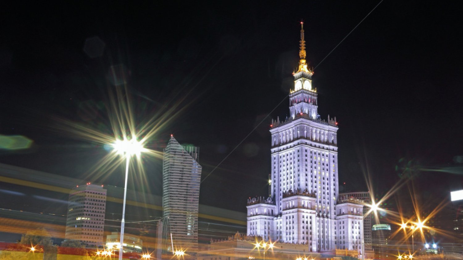 Polacy zgromadzili już majątek o wartości niemal 3 bln zł. Jednak aż 1/3 tej sumy kontroluje 50 tys. bogaczy.