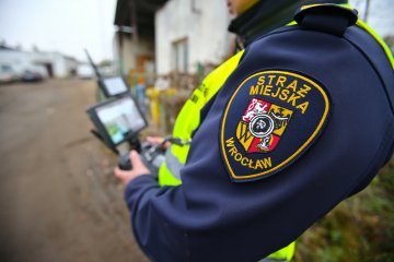 Kontrole straży miejskiej. Funkcjonariusze sprawdzają, czym pali się w piecu i na palenisku