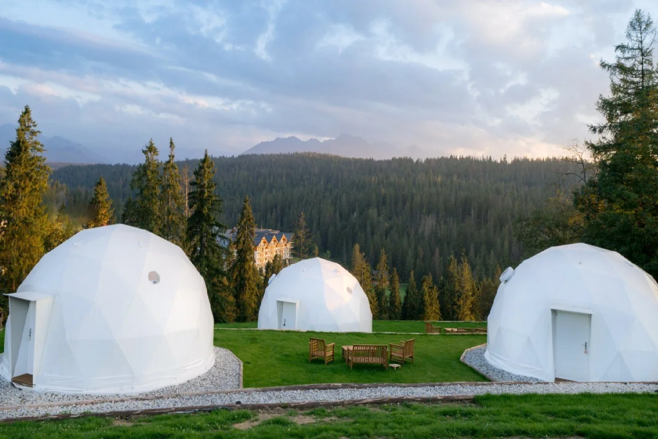 Glamping w kopułach sferycznych w Bukowinie Tatrzańskiej.