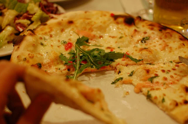 Klienci przed zjedzeniem posiłku często robią jego zdjęcie, by potem wrzucić je na swojego Instagrama ze znacznikiem #foodporn. To najlepsza reklama dla restauracji.
