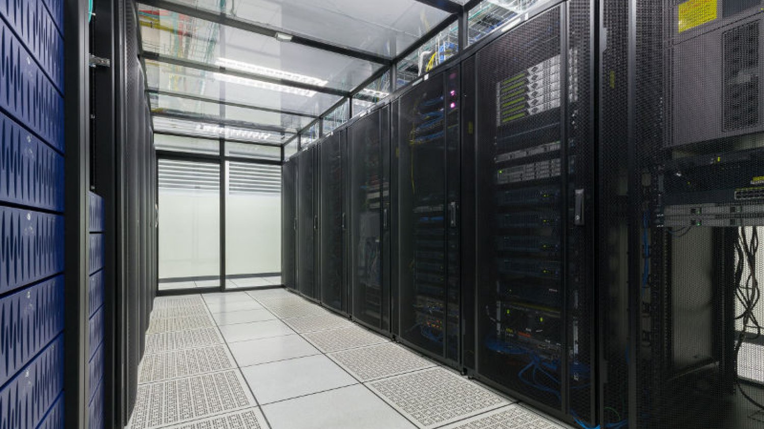 Superkomputer w Zegrzu będzie miał wielkość 6 szaf rack.