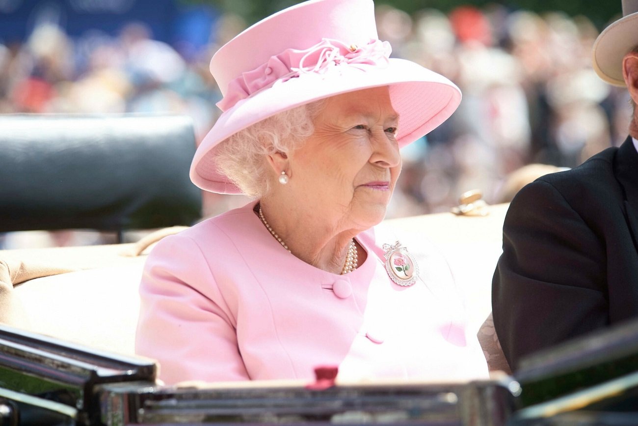 To królowa Elżbieta II przyznawała Royal Warranty. Teraz ten obowiązek przejmie król Karol III.