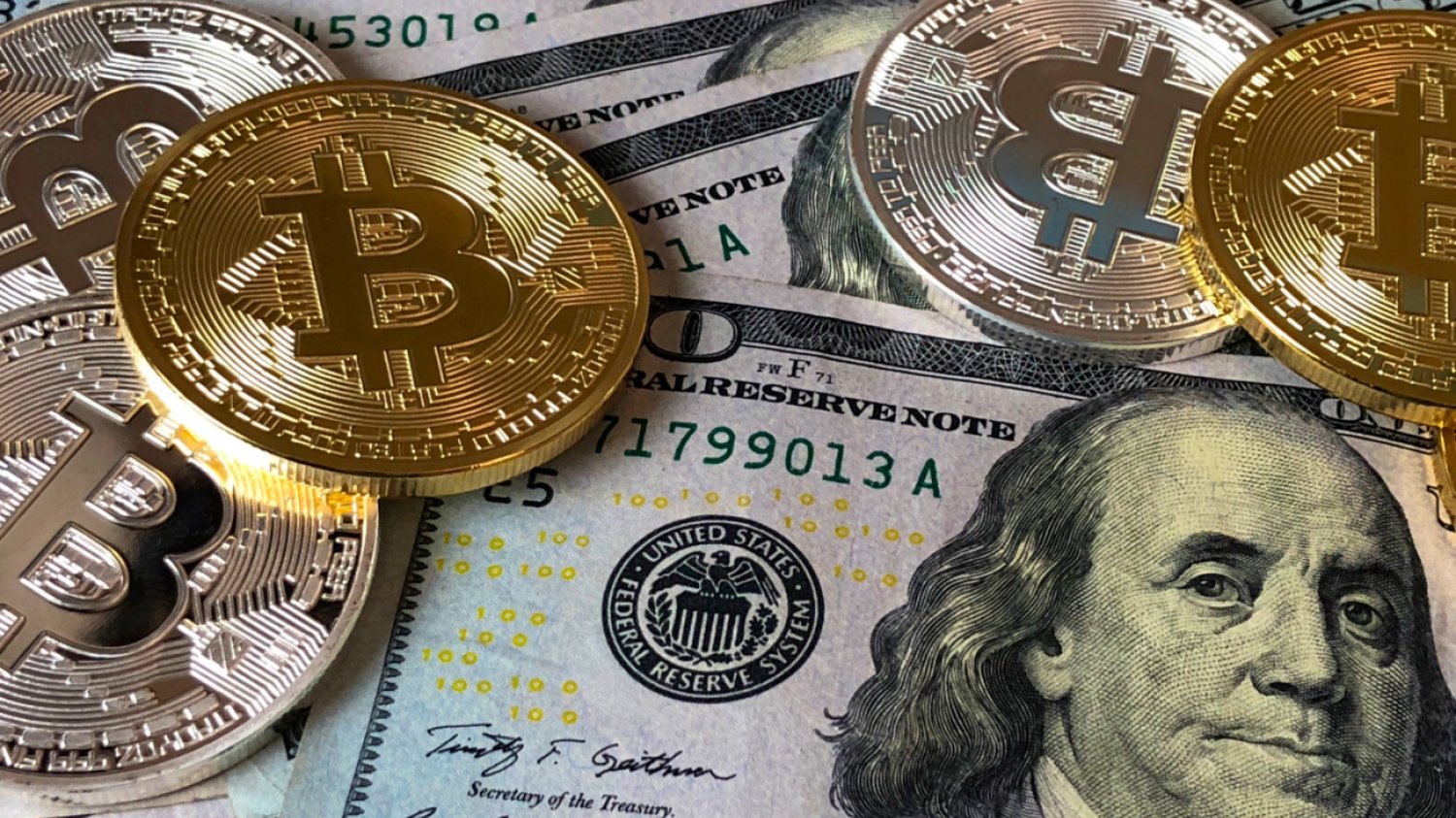 Bitcoin, dolary.