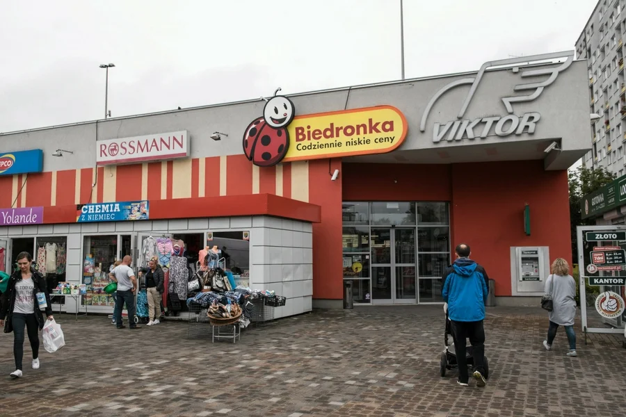 Wartość sprzedaży Biedronki jest większa niż wartość całego polskiego e-commerce. Trudno zatem z nią rywalizować.