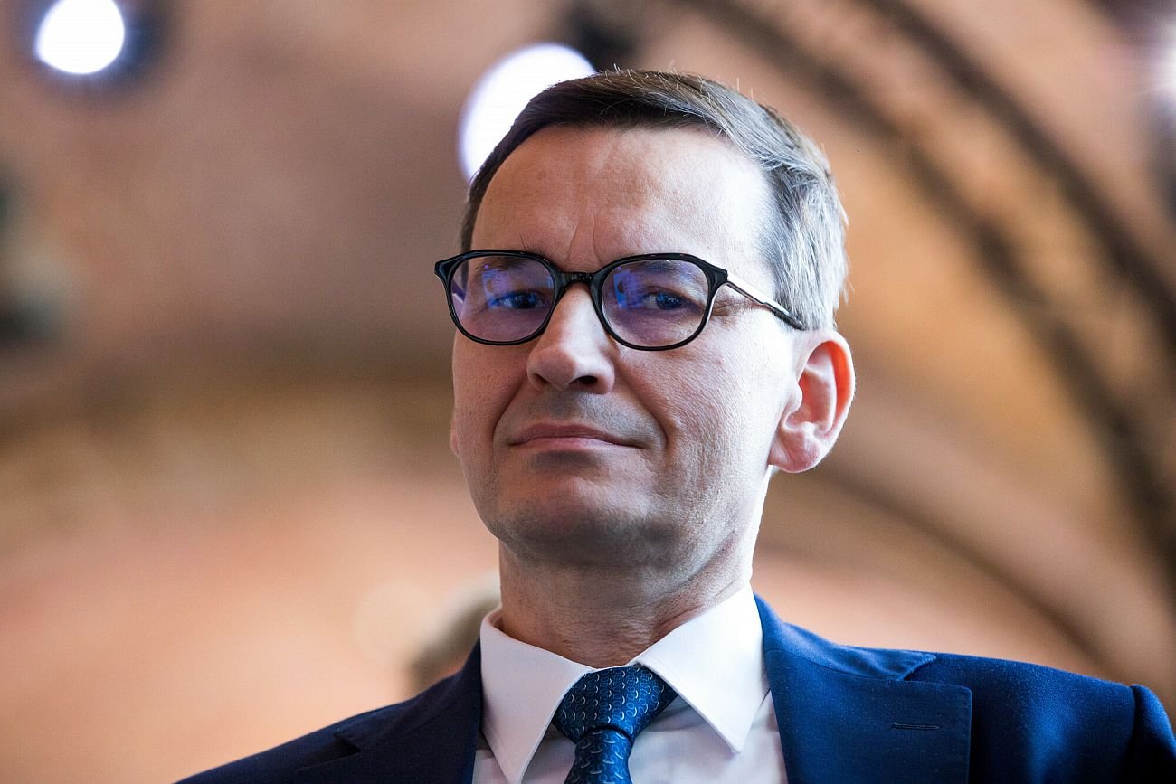 Premier przekazał prawa do akcji na cele charytatywne