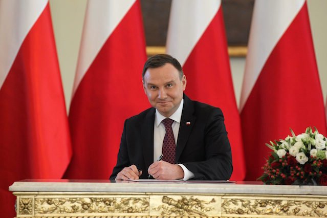 Andrzej Duda, Prezydent RP, podpisał ustawę dotyczącą likwidacji gimnazjów.