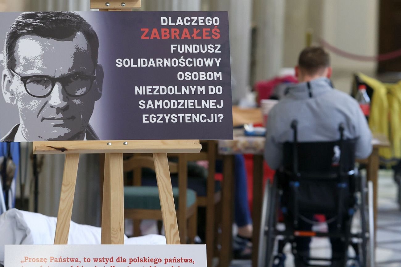 Osoby z niepełnosprawnościami i ich opiekunowie od lat domagają się większych środków. Ich pieniądze trafiają jednak do emerytów.