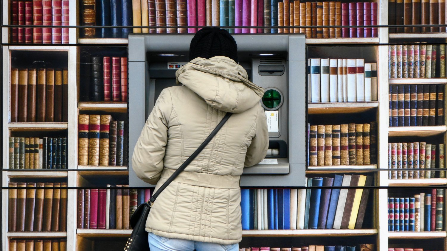 Pracownica polkowickiego banku oszukiwała na lokatach
