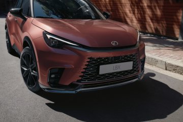 Lexus przeżywa bardzo dobrą passę w Polsce. Teraz producent koncentruje się na przedsprzedaży przełomowego miejskiego crossovera Lexus LBX opartego na rewolucyjnej koncepcji wersji wyposażenia "Atmosfery".