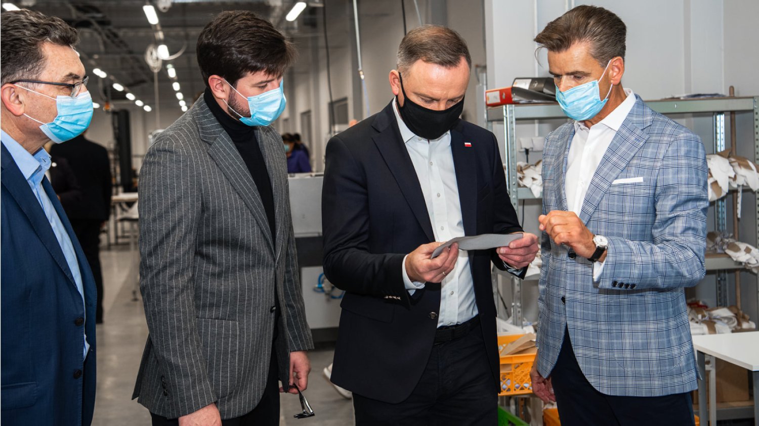 prezydent Andrzej Duda w fabryce koszul Polanex