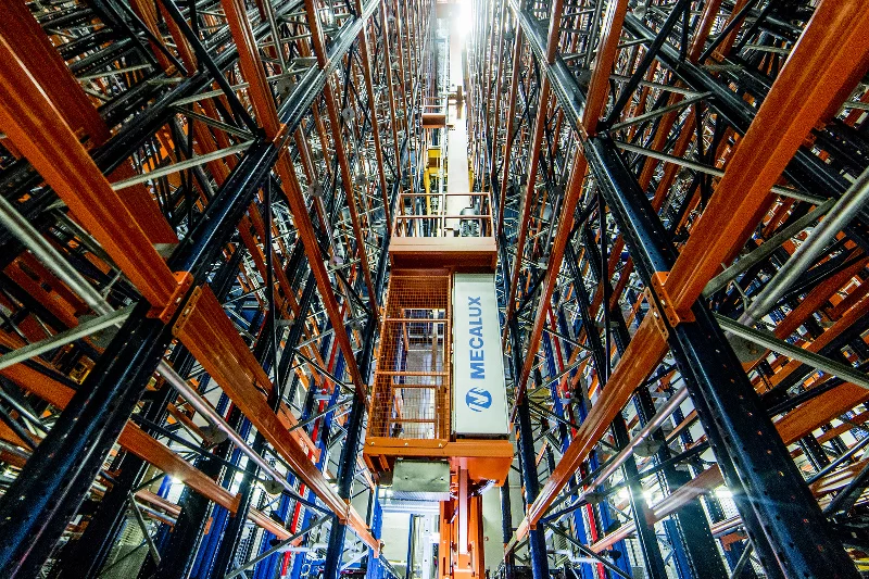 Santoz. Imponujący zautomatyzowany silos magazynowy.