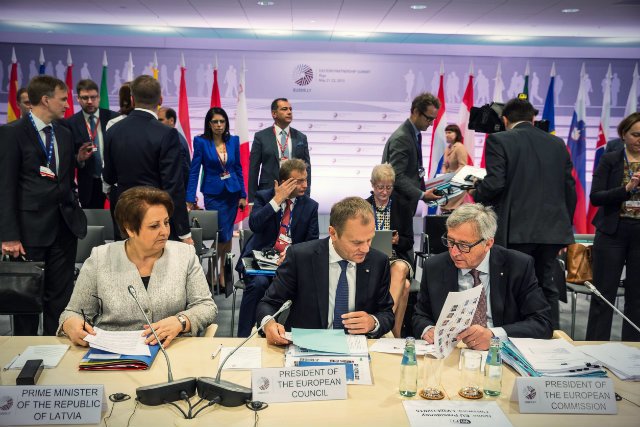 W Brukseli rozpoczyna się burza mózgów. Jak zmusić do płacenia podatków technologicznych gigantów?