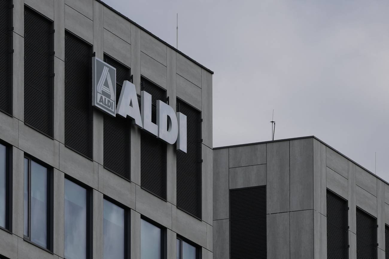 Nagłe zwolnienia grupowe w znanej sieci sklepów. Pracowników zastępuje AI