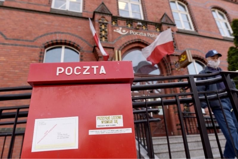 Poczta Polska zarobi 3 mln zł za doręczenie listu prezesa GUS nt. Narodowego Spisu Powszechnego.