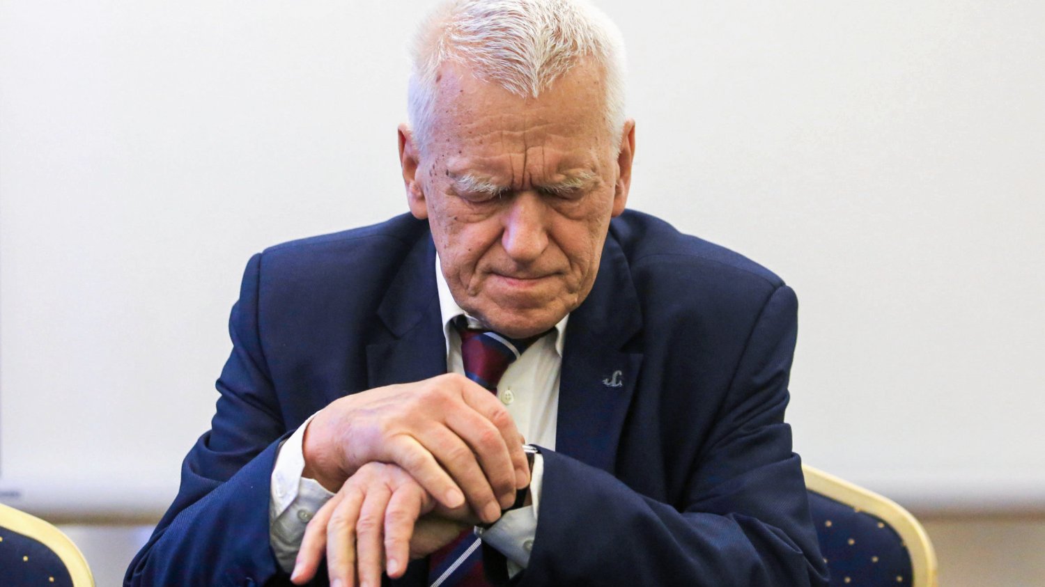 Partia Kornela Morawieckiego miała proponować przedsiębiorcy zapłatę za remont "pod stołem".