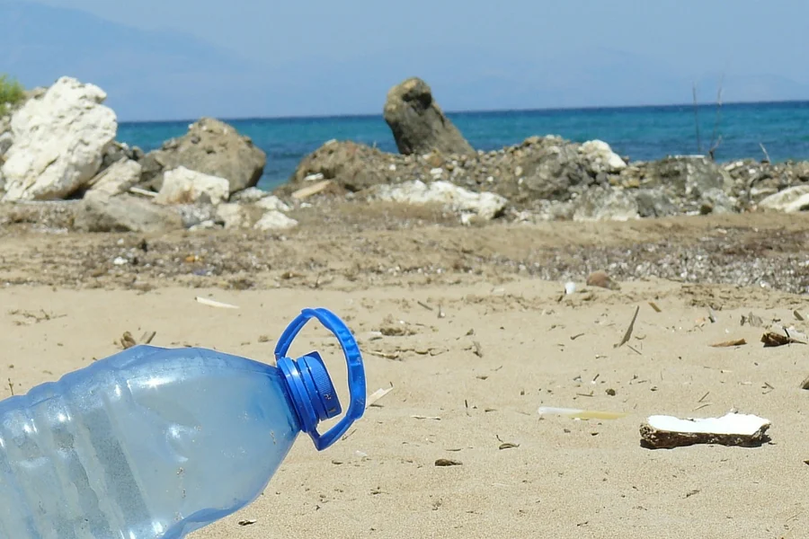 Plastikowe butelki rozkładają się nawet 400 lat