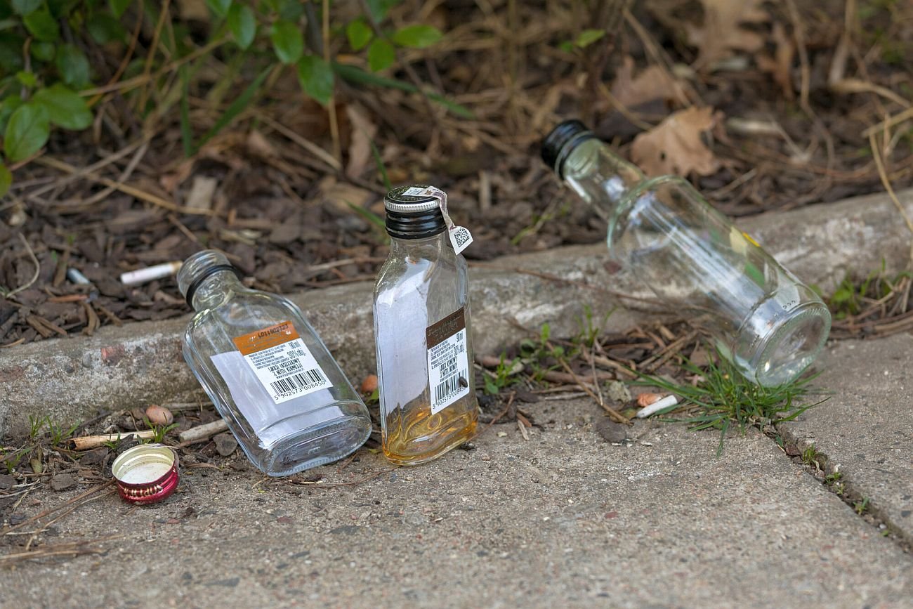 Cena "małpki" podskoczy w 2023 roku do 10-12 zł za butelkę - prognozuje dyrektor firmy spirytusowej