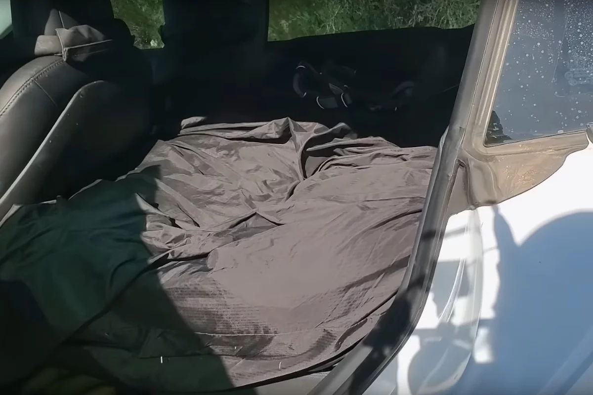 Tesla Model 3 jako miejsce do życia może być całkiem wygodna
