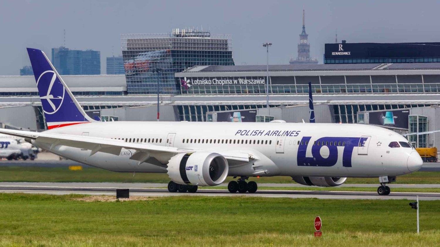 Pasażerowie żądają sprawiedliwości. LOT trafił pod lupę UOKiK