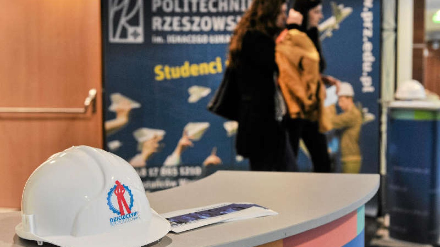 Dziewczyn na uczelniach technicznych jest coraz więcej, ale nie oznacza to więcej kobiet w branży technologii