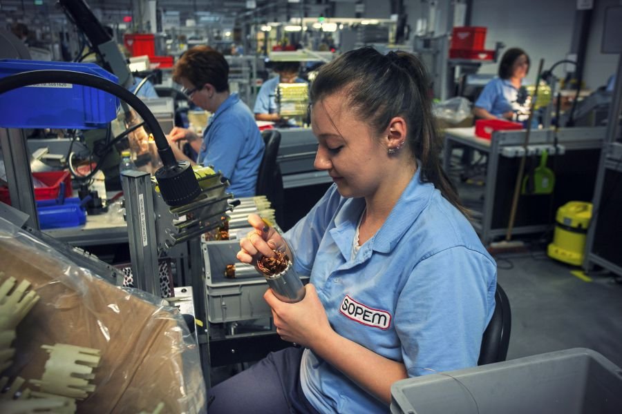 Dla kobiet najwięcej ofert pracy tymczasowej jest w zakładach produkcyjnych.