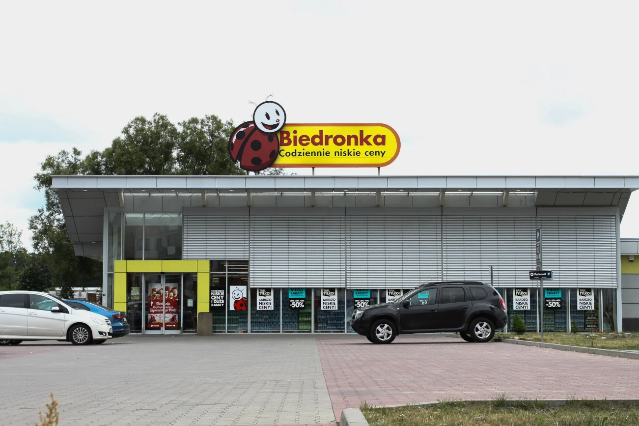 Biedronka chwali się zamontowaniem nowych stacji ładowania dla elektryków