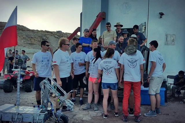 Drużyna Legendary Rover Team z Politechniki Rzeszowskiej już po raz drugi pokonała 28 drużyn z całego świata i wygrała prestiżowe zawody łazików marsjańskich w Stanach Zjednoczonych.