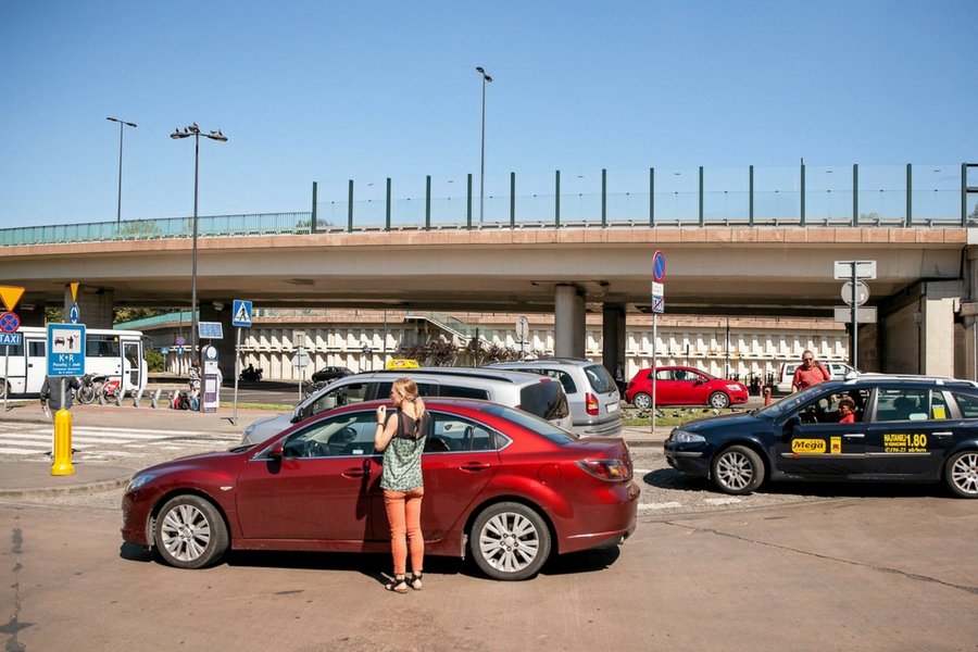 Krakowski dworzec MDA, na którym dochodzi do starć kierowców taxi z uberowcami.