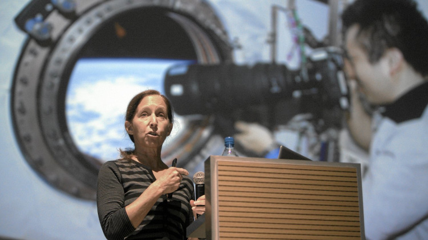 Marsha Ivins była astronautka NASA podczas otwartego wykładu na Politechnice Rzeszowskiej.