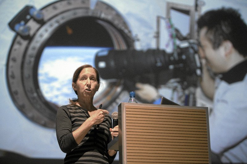 Marsha Ivins była astronautka NASA podczas otwartego wykładu na Politechnice Rzeszowskiej.