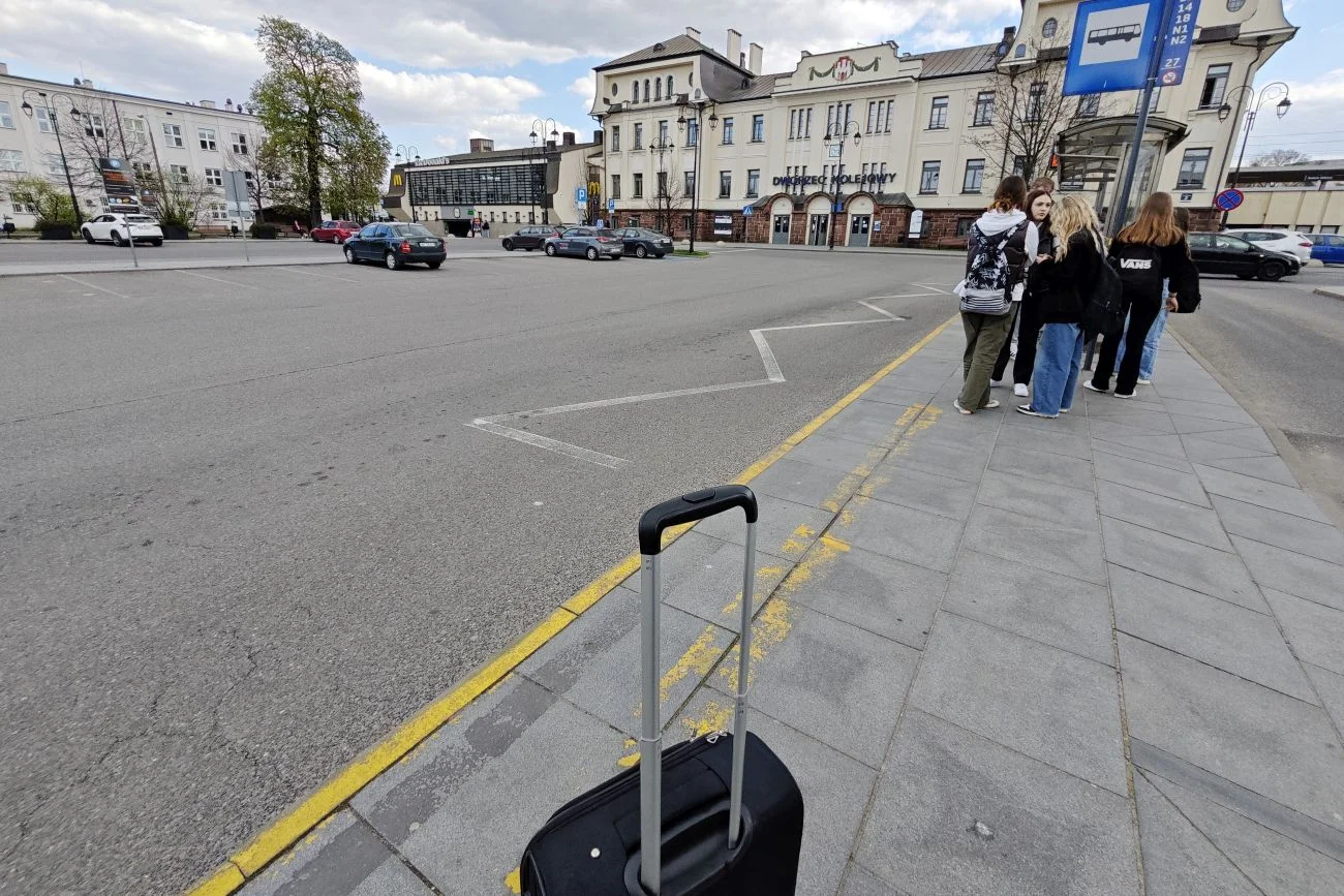 Autobusy na lotnisko odjeżdżają spod radomskiego dworca co 20 minut.
