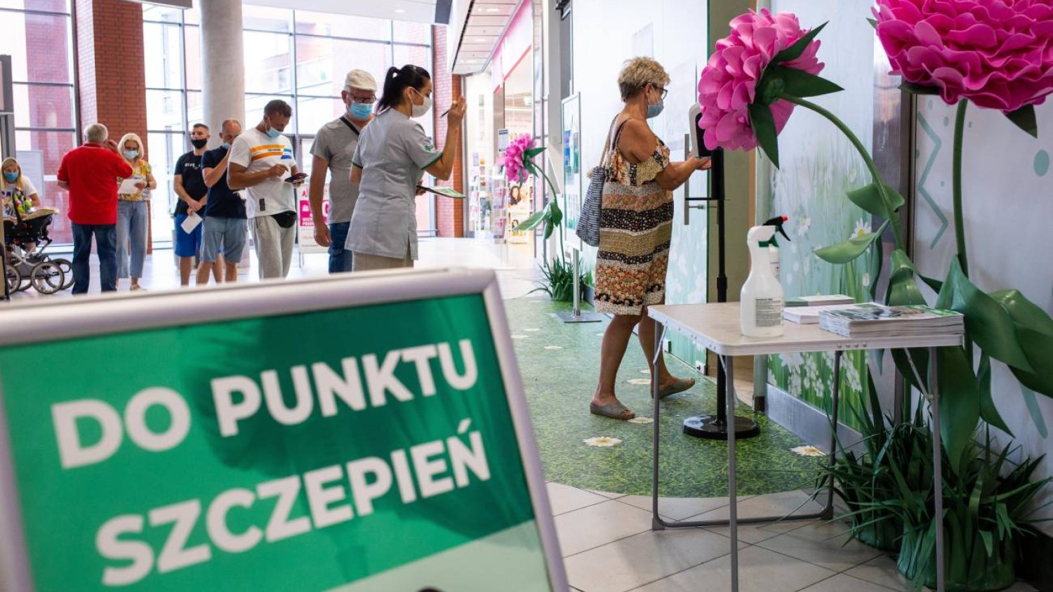 Kolejka do punktu szczepień
