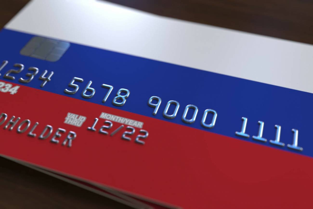 Karta bankowa w kolorach flagi Rosji