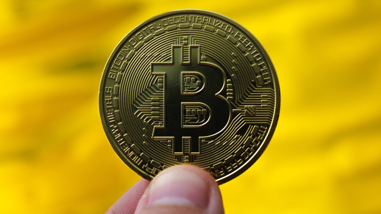 bitcoin w ludzkiej dłoni