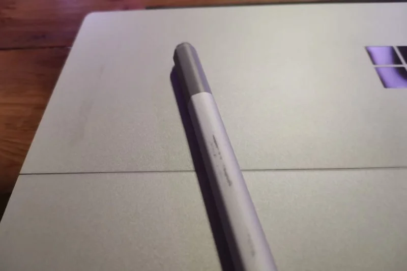 Pierwszy i ostatni raz przenosiłem pióro przyczepione na magnes do Surface.