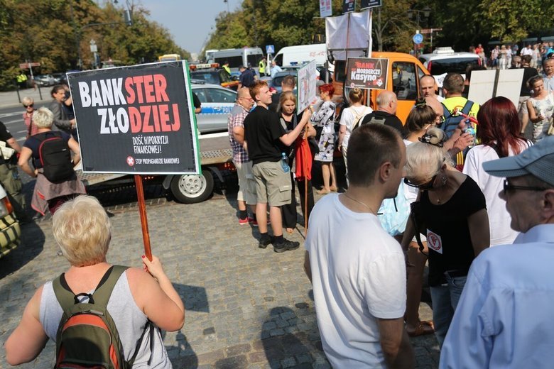 Kredytobiorcy frankowi wygrali właśnie spór z bankiem w Sądzie Rejonowym, który powołał się na wyrok TSUE.