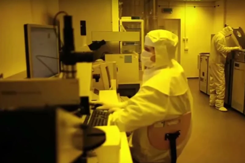 Centrum Nanofotoniki.