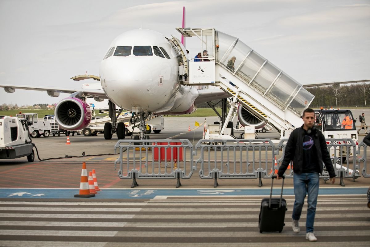 TSUE ustalił, że za opóźniony lub odwołany lot należy się się dodatkowe odszkodowanie - za jakąkolwiek stratę finansową, poniesioną w wyniku opóźnionego lub odwołanego lotu.