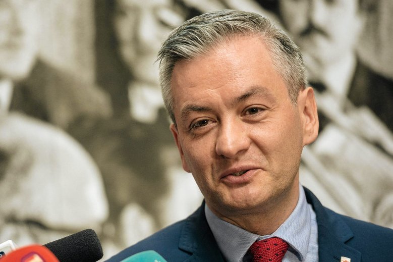 Robert Biedroń chciałby stworzyć program minimalnych emerytur obywatelskich na poziomie 1600 zł.