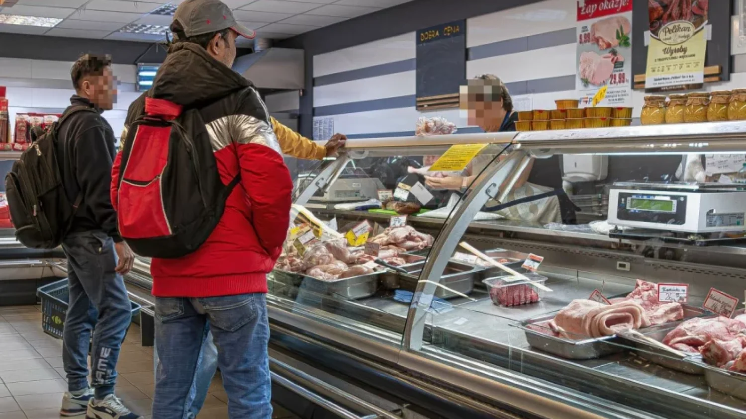 Rząd Tuska trzyma palec na przycisku z napisem "INFLACJA"
