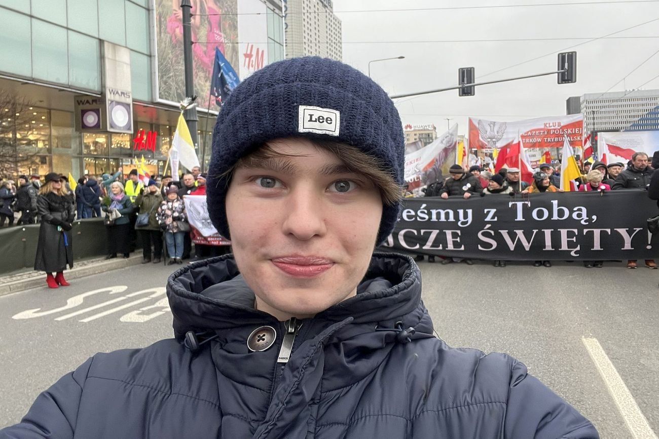 Młody gwiazdor Forum Młodych PiS ma nowe zajęcie. Został specjalistą w PKO BP