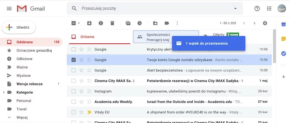 Żeby przenieść wiadomość do innej karty wystarczy złapać ją kursorem i przenieść w odpowiednie miejsce.